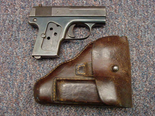 *Dreyse Model 1907 Semi-Automatic Pistol with Extra Magazine and Brown Leather Holster *Dreyse Model 1907 Semi-Automatic Pistol with Extra Magazine and Brown Leather Holster
